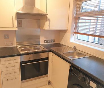 2 bedroom terraced house to rent - Photo 4