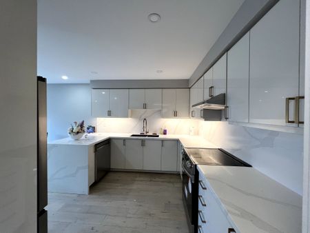 For Lease - 5715 Prairie Circle, Mississauga, Ontario - Photo 2