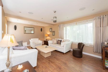 5 bedroom detached house to rent - Photo 4