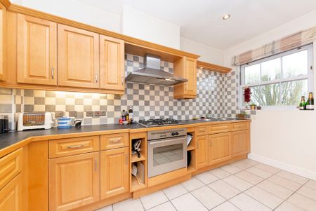 Southlands Drive, SW19, London - Photo 3