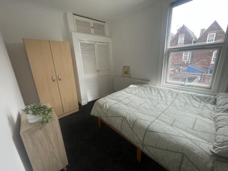5 bedroom terraced house to rent - Photo 4