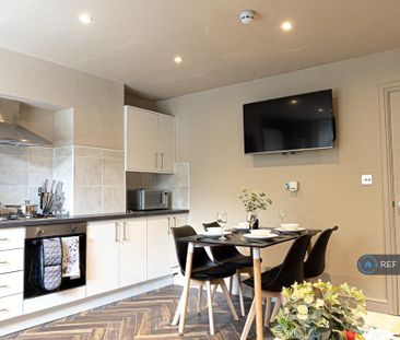 1 bedroom in a house share to rent - Photo 2