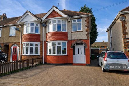 3 bedroom semi-detached house to rent - Photo 4