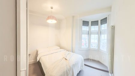 Bright & Stylish Two-Bed, Two-Bath Apartment in Prime Golders Green NW11 - Photo 2