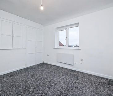 3 bedroom end of terrace house to rent - Photo 4