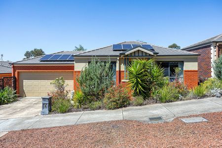 Immaculately presented home in popular Golden Square - Photo 2