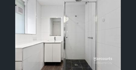 Fawkner Park Perfection: Rare Boulevard Opportunity! - Photo 2