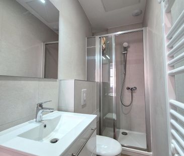 Un superbe 2 pièces refait à neuf – Cathédrale / rue du Chapon - Photo 2