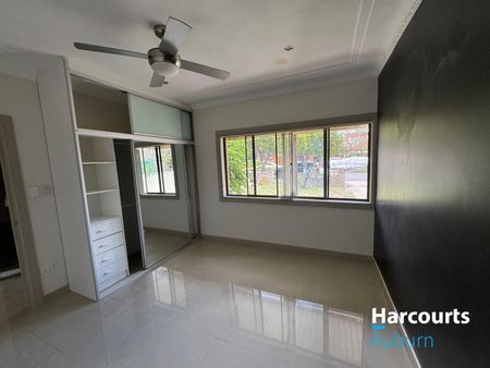 LARGE 4 BEDROOM HOUSE FOR LEASE - Photo 3