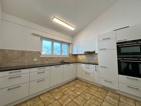 "sehr grosse 5.5-Zimmer-Wohnung mit eigenem Waschturm und Lift" - Foto 2