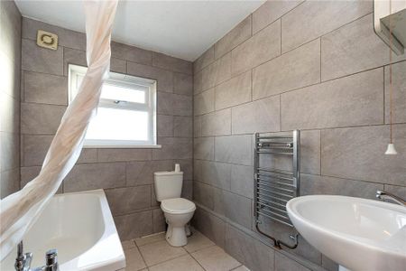 2 bedroom end of terrace house to rent - Photo 4