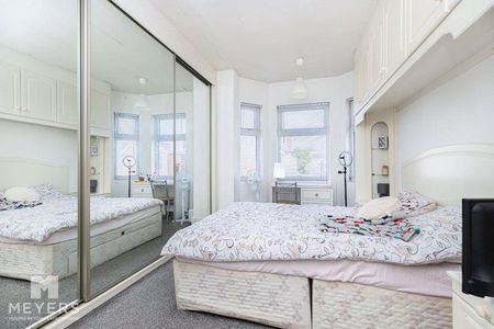 5 bedroom semi-detached house to rent - Photo 4