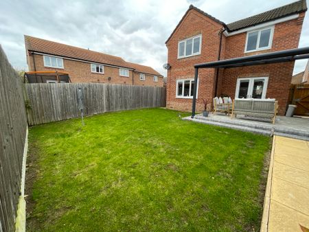 3 bedroom Detached House to let - Photo 4