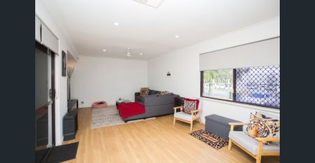 Comfort, convenience, and location - this one ticks all the boxes! - Photo 2