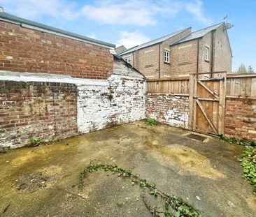 2 bedroom terraced house to rent - Photo 2