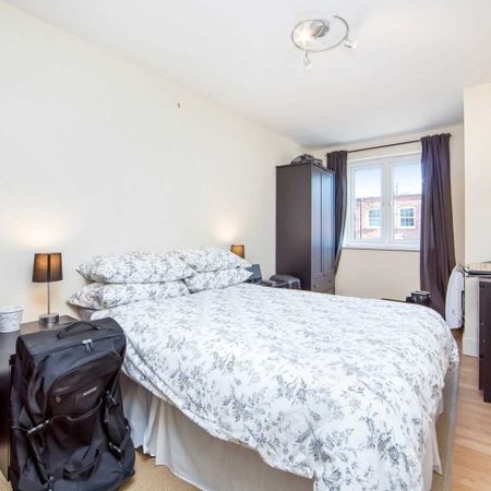 2 Bed Flat, Compton Road, SW19 - Photo 3