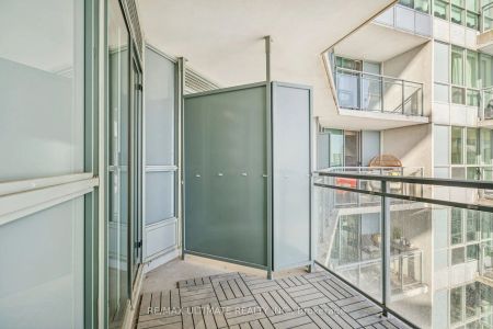 230 Queens Quay W #720 - Photo 4