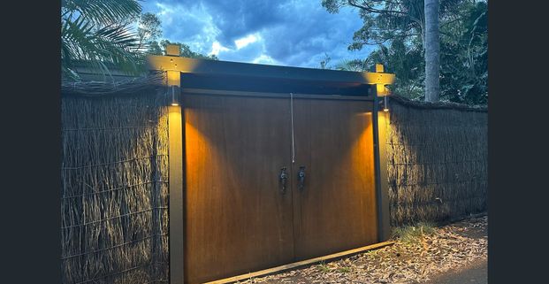 Spacious & Tranquil family home with Pittwater views - Photo 1