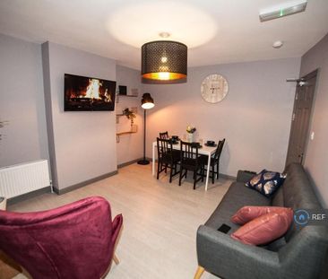 1 bedroom in a house share to rent - Photo 2