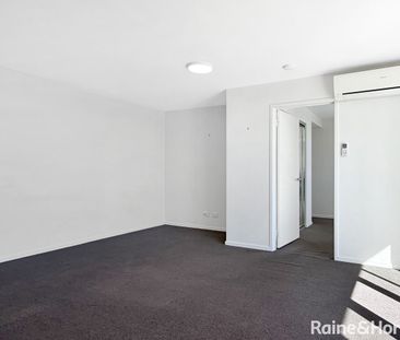 Neat 2 Bedroom Apartment In Central Queanbeyan! - Photo 3