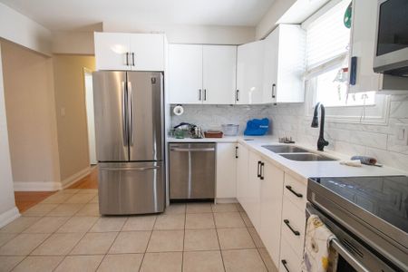 62 Terrace Ave, Welland - 3 Bedroom Main Unit - Photo 2