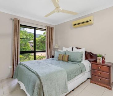 SENSATIONAL LIVING SPACE....SIZE & QUALITY - Photo 3