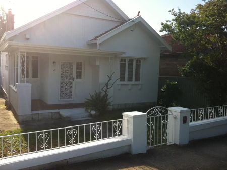 House with 3 bedrooms & 1 bathroom - Photo 4