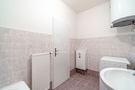 Pronájem bytu 1+kk a garsoniéry 40 m², Buková , Holubice - Фото 2