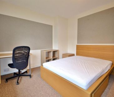 4 bedroom semi-detached house to rent - Photo 6