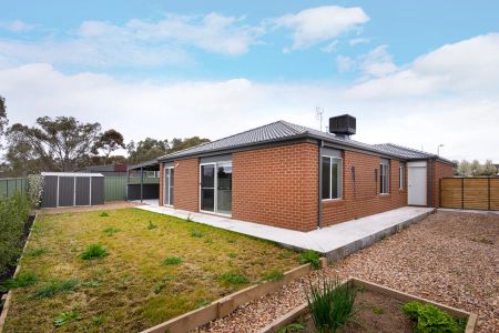 5 Kateesha Court, Campbells Creek. - Photo 4