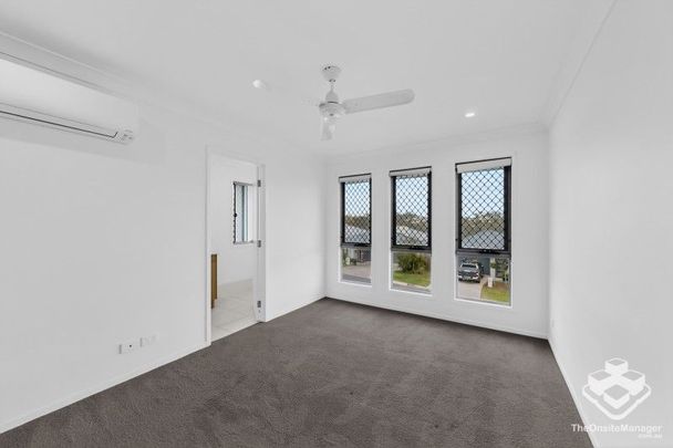 4 bedroom 2 level townhouse - Photo 1