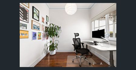 The Yarraville Lifestyle At Your Fingertips - Photo 2