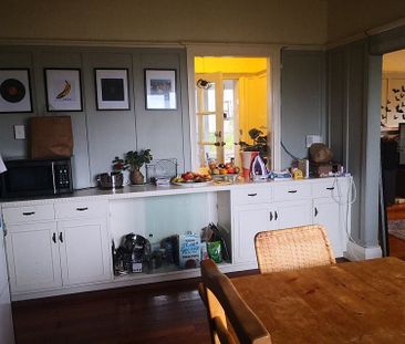 Spacious 6BR Kelburn Haven - Photo 6