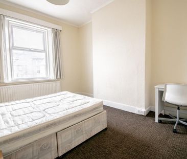 3 bedroom terraced house to rent - Photo 3