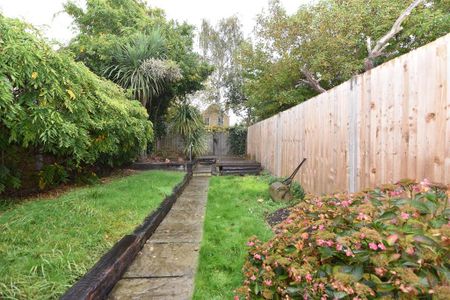 2 bedroom semi-detached house to rent - Photo 2