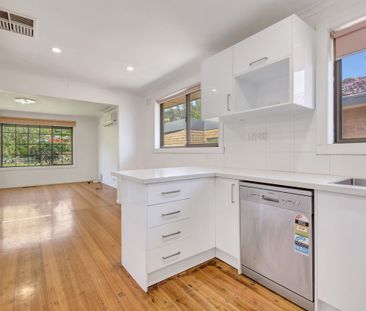 Comfortable Family Living with Beautiful Valley Views - Photo 3