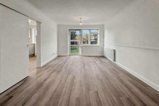 Southsea Avenue, Leigh-on-sea, SS9 - Photo 1