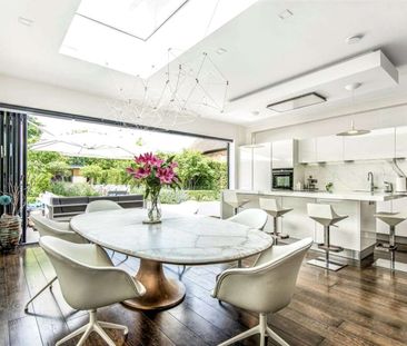 Well presented four bedroom characterful property within walking di... - Photo 4