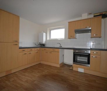 2 bedroom ground floor flat to rent - Photo 3