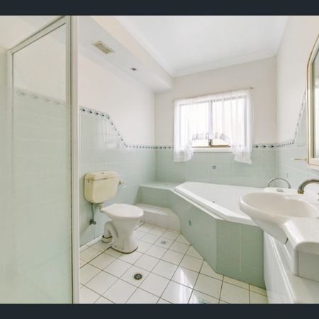 Spacious 4 Bedroom Home - Photo 3