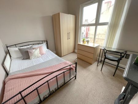 4 bedroom house to rent - Photo 3