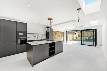 2 bedroom maisonette to rent - Photo 5