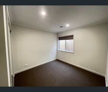 8 Worope Street, Wyndham Vale, Vic 3024 - Photo 3