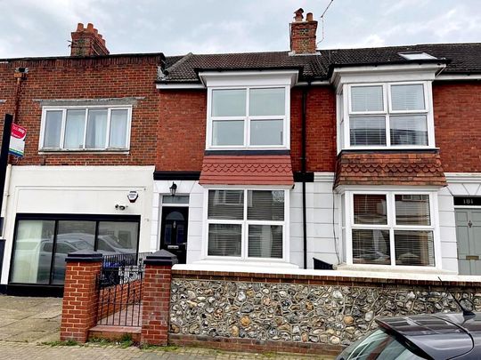 3 bedroom end of terrace house to rent - Photo 1