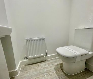 2 bedroom semi-detached house to rent - Photo 5