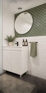 Freshly Painted & Beautifully Updated 2 Bedroom Apartment with Air Conditioning & Parking - Photo 3