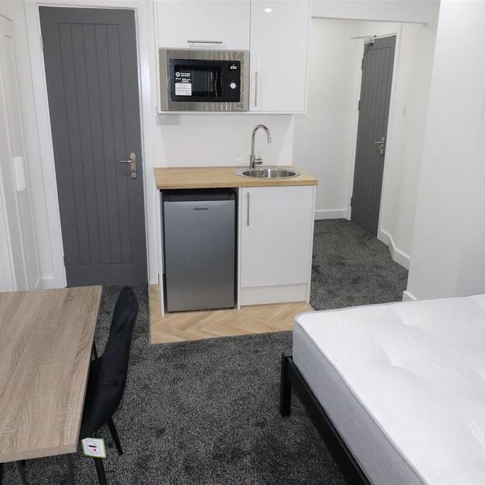 1 bedroom in a house share to rent - Photo 1