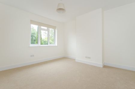 4 bedroom semi-detached house to rent - Photo 4