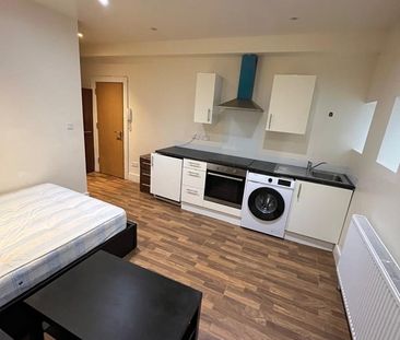 Studio Flat, Church Road, NW4 - Photo 2