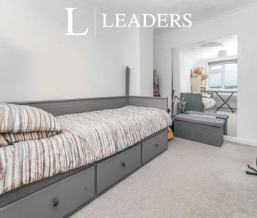 3 bedroom end of terrace house to rent - Photo 4